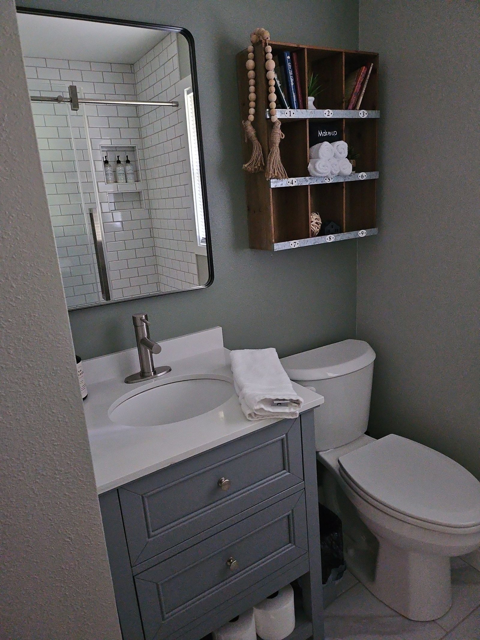 Clean vanity